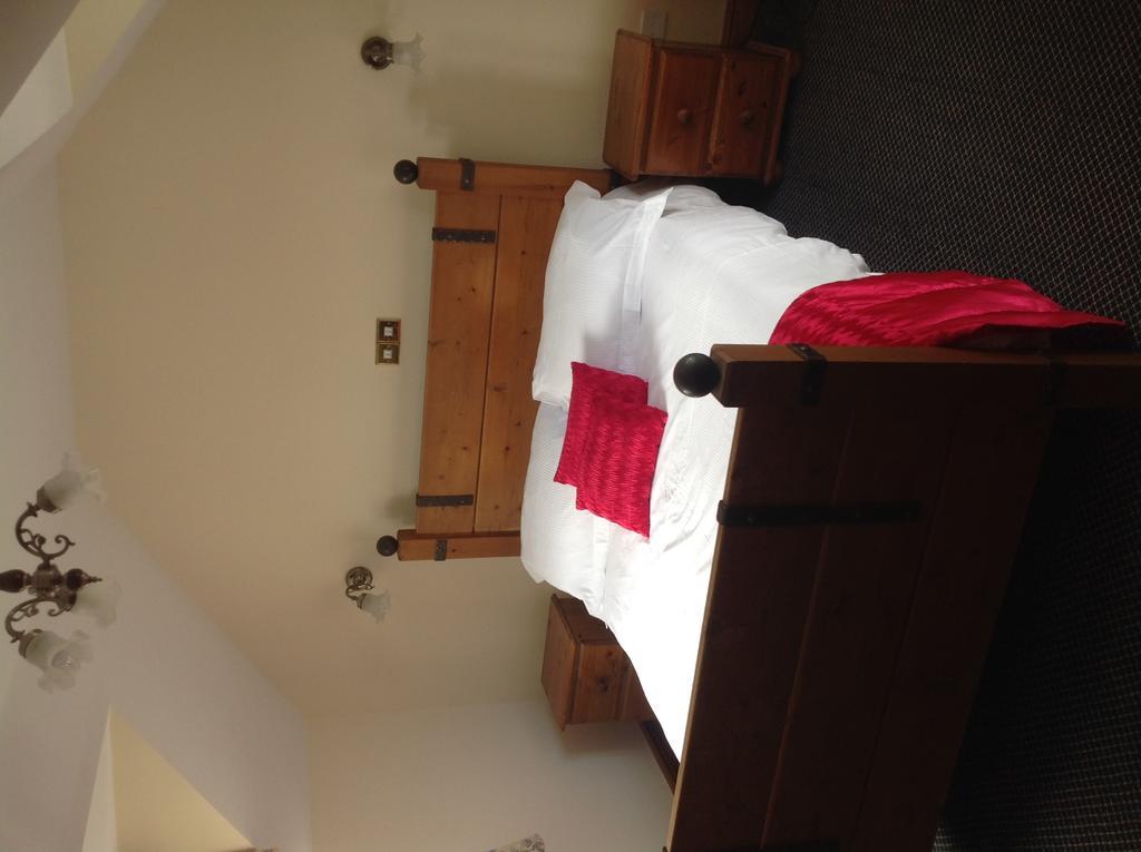 The Glan Yr Afon Inn Holywell  Habitación foto